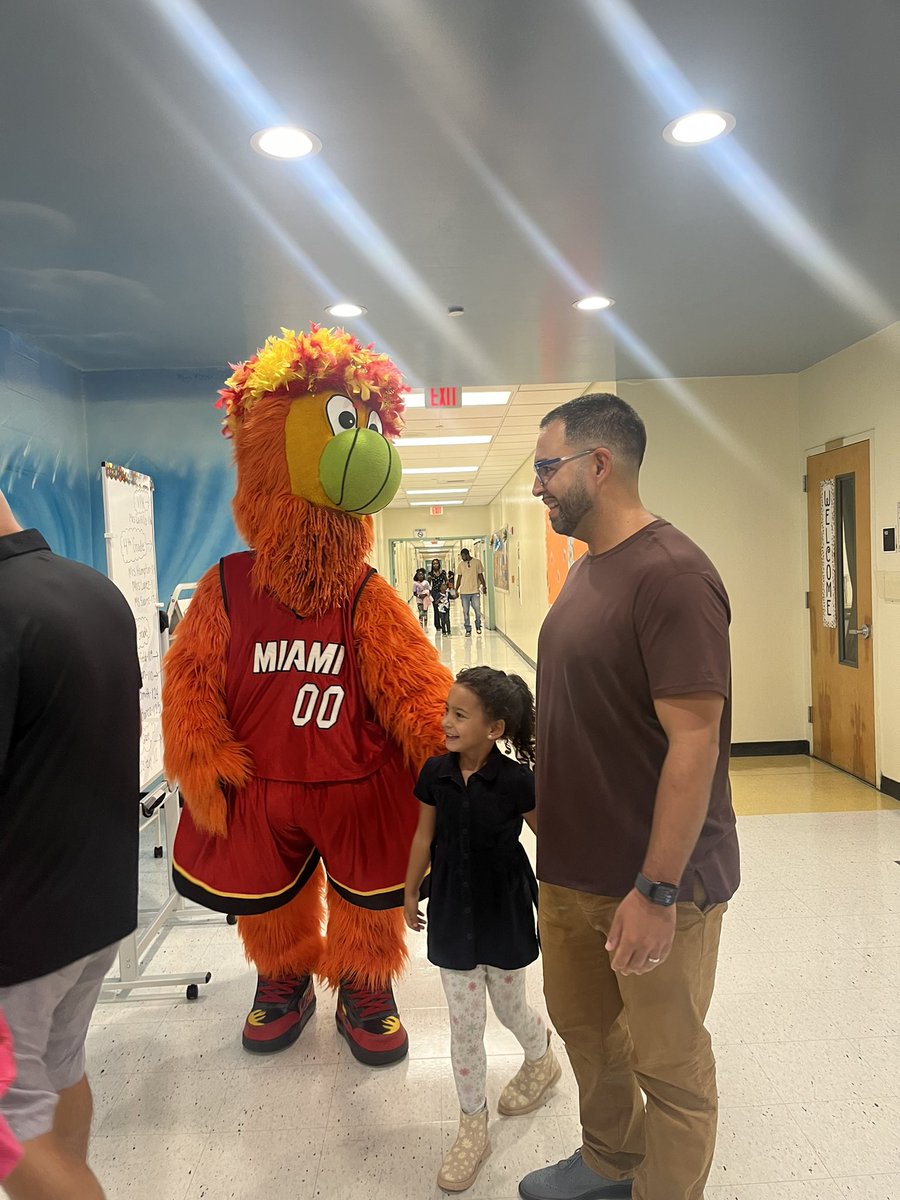Meet &amp; Greet at Silver Palms was a BLAST!! Thank you kind families &amp; super staff!! Oh, yeah, and Bernie!! <a href="/SPE_PTA/">Silver Palms PTA</a> <a href="/ShearerSPE/">Irina Shearer</a> <a href="/browardschools/">Broward County Public Schools</a>