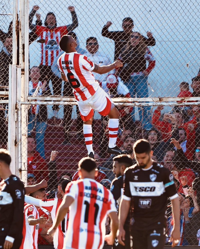 MatiAcosta11's tweet photo. @momorelojero culo roto y llorón 😘 https://t.co/ezr1GshOrO