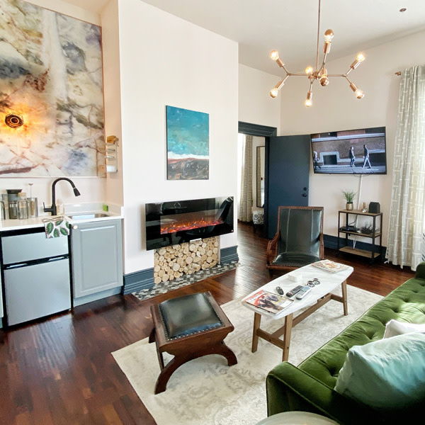 crystalip's tweet photo. Beautifully updated turn-key hotel with seller financing available! Located one block from downtown Walla Walla, this prime wine country property has outdoor event space and on-site owner/manager quarters. #WallaWalla #HotelForSale #CREBroker #Crystalip https://t.co/eqIAkfwCPY