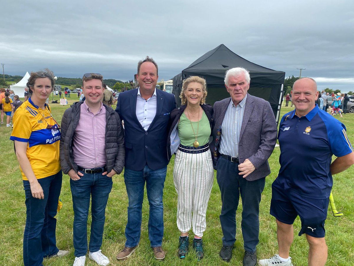 EnnisFFCC's tweet photo. Great @fiannafailparty contingent meeting up today with @cynimhurchu at the Clarecastle Show with Cllrs Pat Daly, Tom O Callaghan and @davidgriffinff 
Secretary of the CDC Garrett Greene &amp; Secretary of Ennis CC Angela Coll https://t.co/iQtyiKuuqP