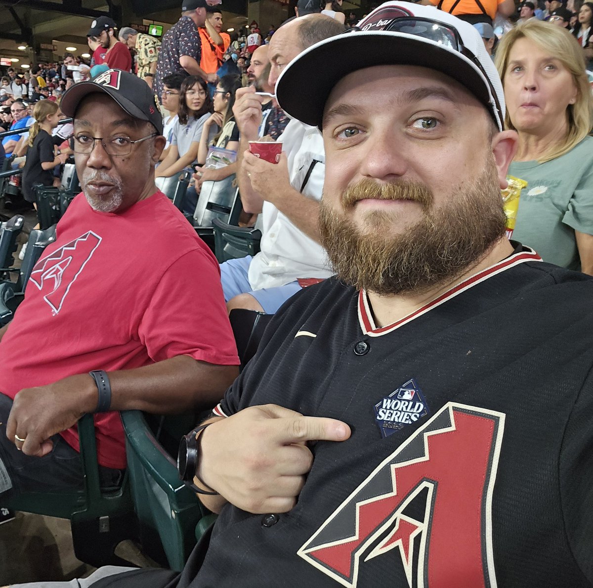 We made it to the @dbacks game today and had to rep the World Series patch to remind all the @phillies fans what it looks like 😁
#whatafan #Dbacks #BraggingRights