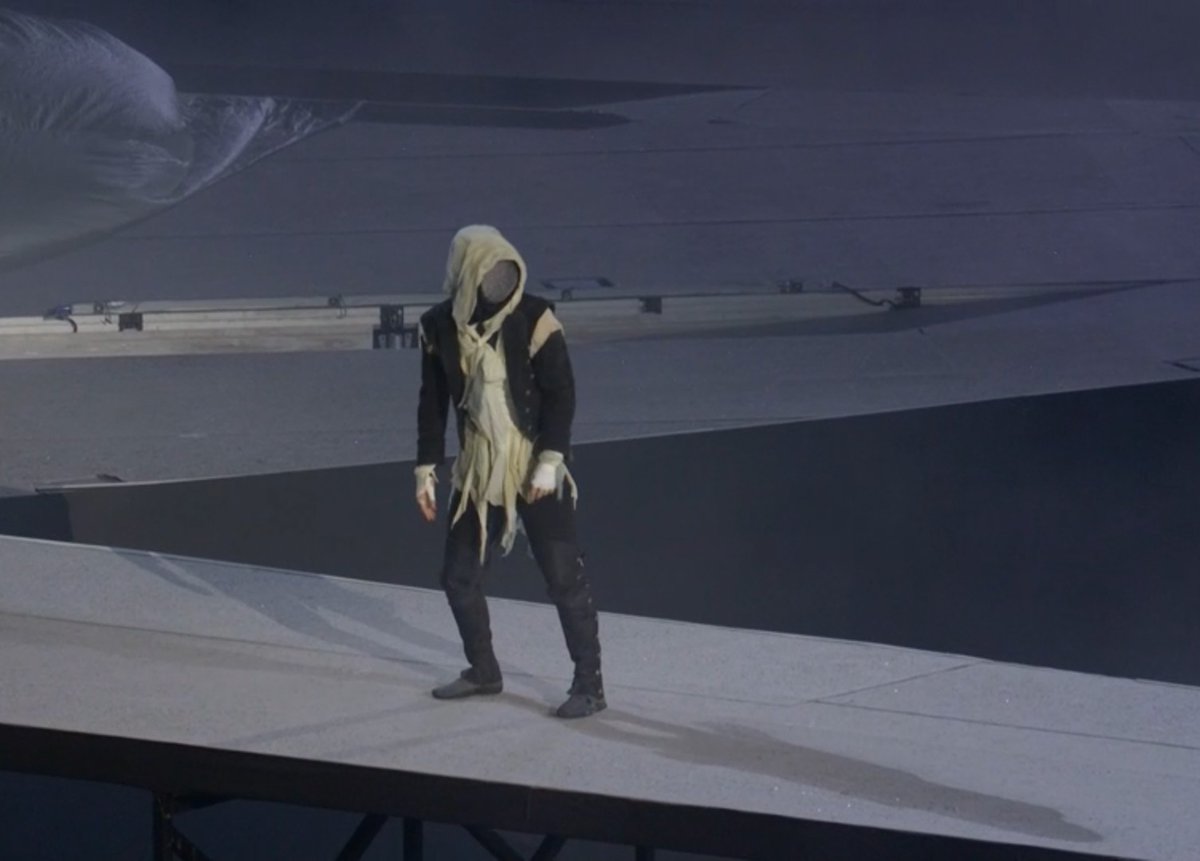 Chekhov's parkour runner.

Don't show them in act 1 if you aren't going to reveal their identity by act 5. #Olympics