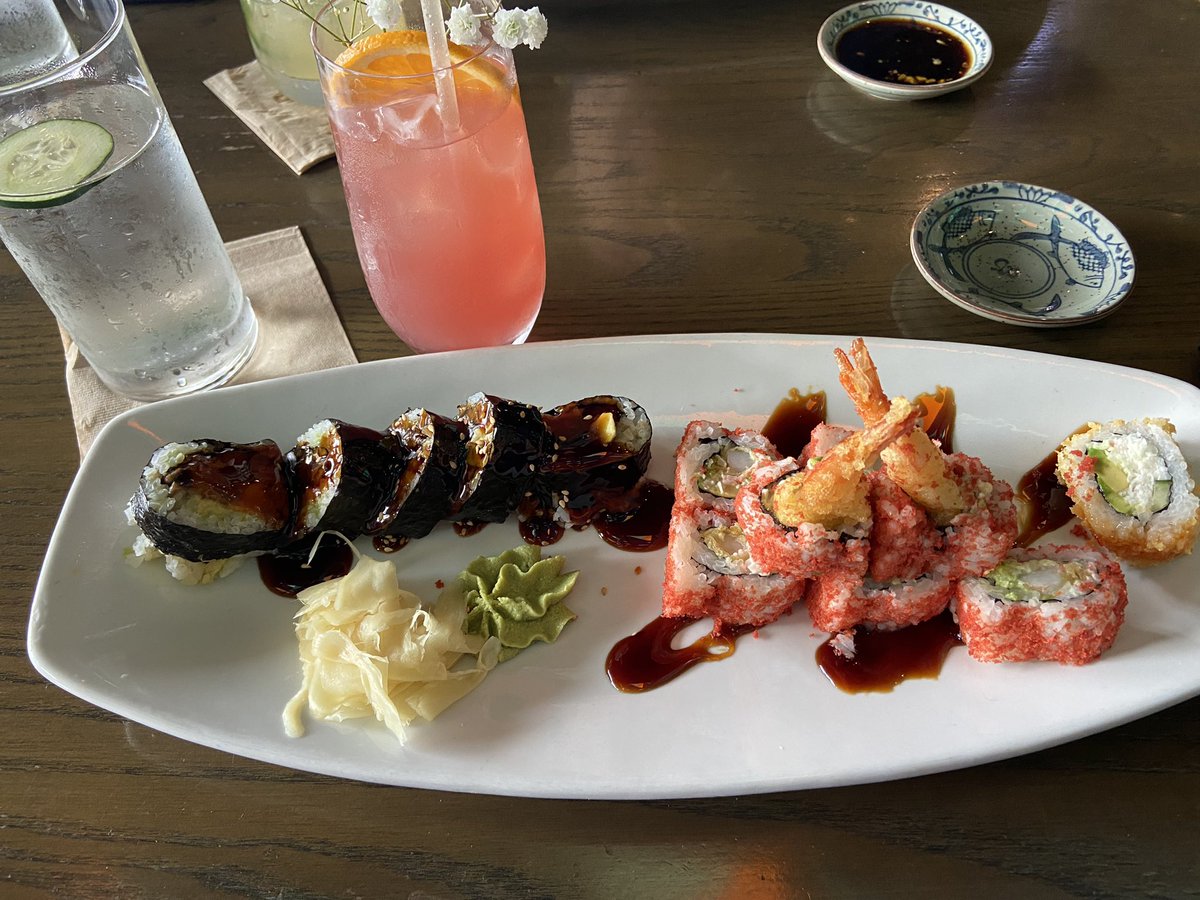 bingenerd4812's tweet photo. Today has been a good day! Sushi and now a movie with my mom! These seats are so relaxing and they are heated. Ready to see It Ends With Us! Catch y’all later! #ItEndsWithUs #BBTheaters #MaxRelax https://t.co/MuVXCHogLh
