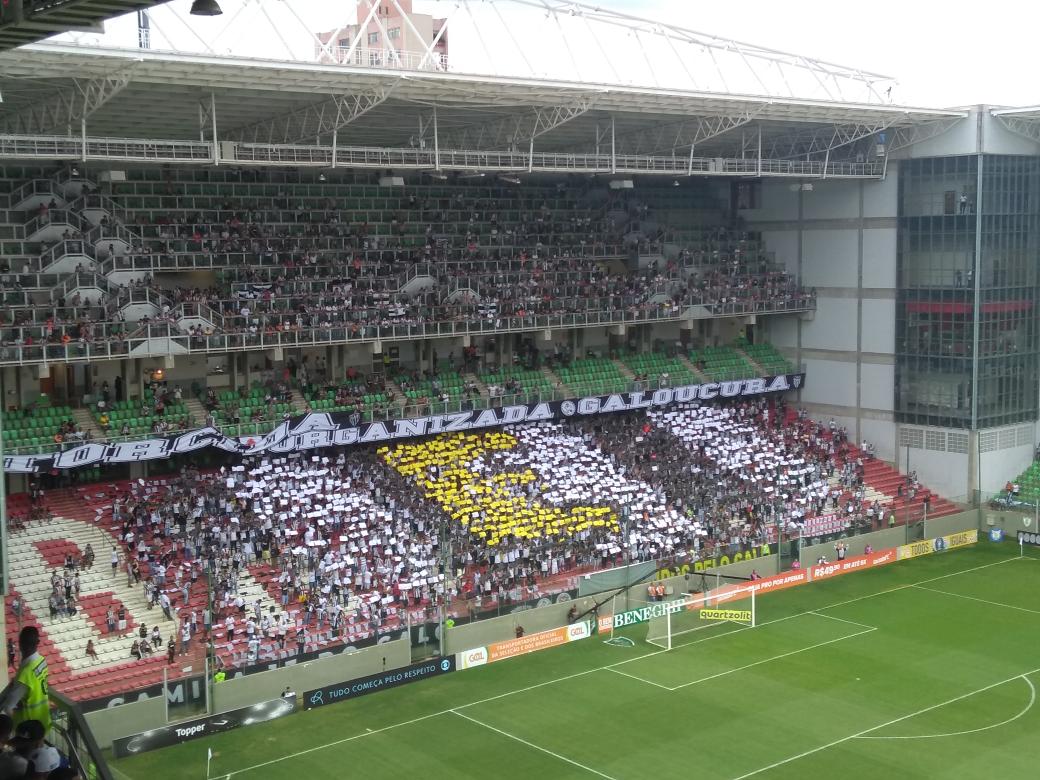 Jesiel69412820's tweet photo. Estão falando tanto do mosaico da torcida para o Pedrinho, e as franga que fez mosaico exaltando a Brahma, propaganda gratuita kkkkkkkkkkkkkkkkkkkk tnc so .... https://t.co/EKVOVBipmh