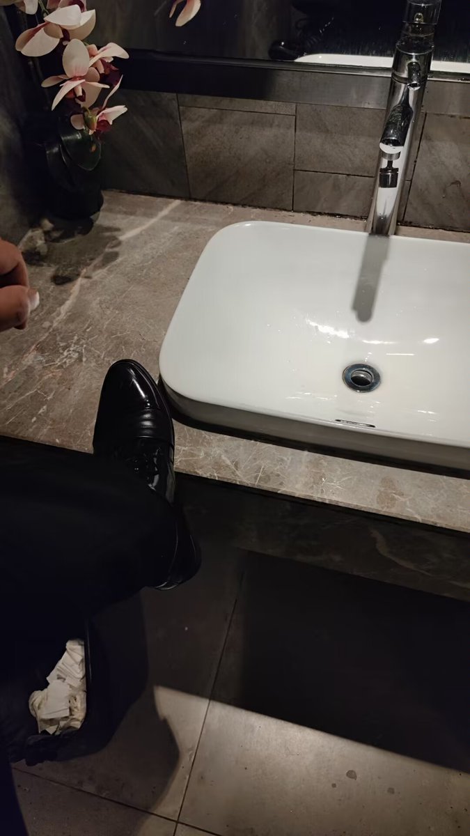 SZHUDom_'s tweet photo. 滚过来舔啊  烂母畜们。看什么看 https://t.co/PxQEtQvWGi