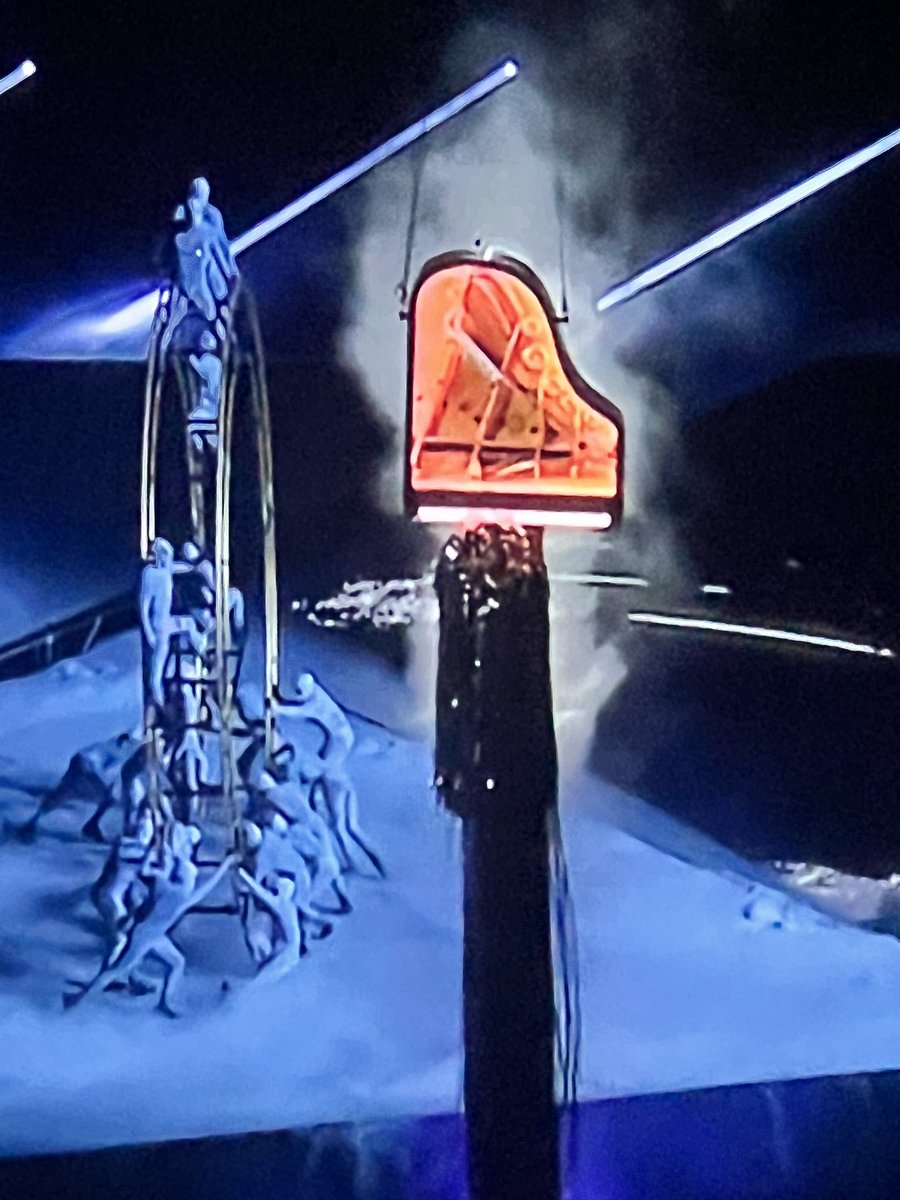 KerriLangfords's tweet image. Can’t park there mate

#ClosingCeremony #Olympics