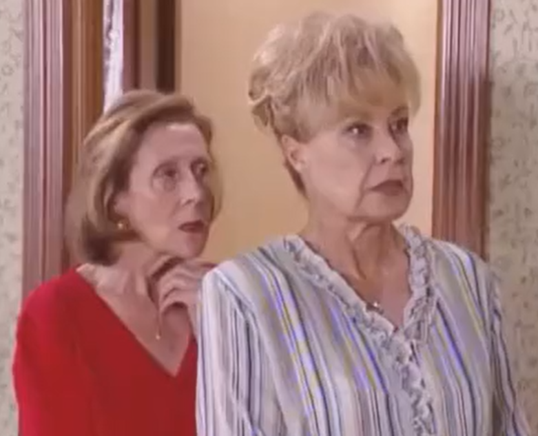 Airinmyway's tweet photo. ¿Tú entiendes algo, Vicenta?  #AuRevoirParisRTVE https://t.co/VhKtXnhKJQ