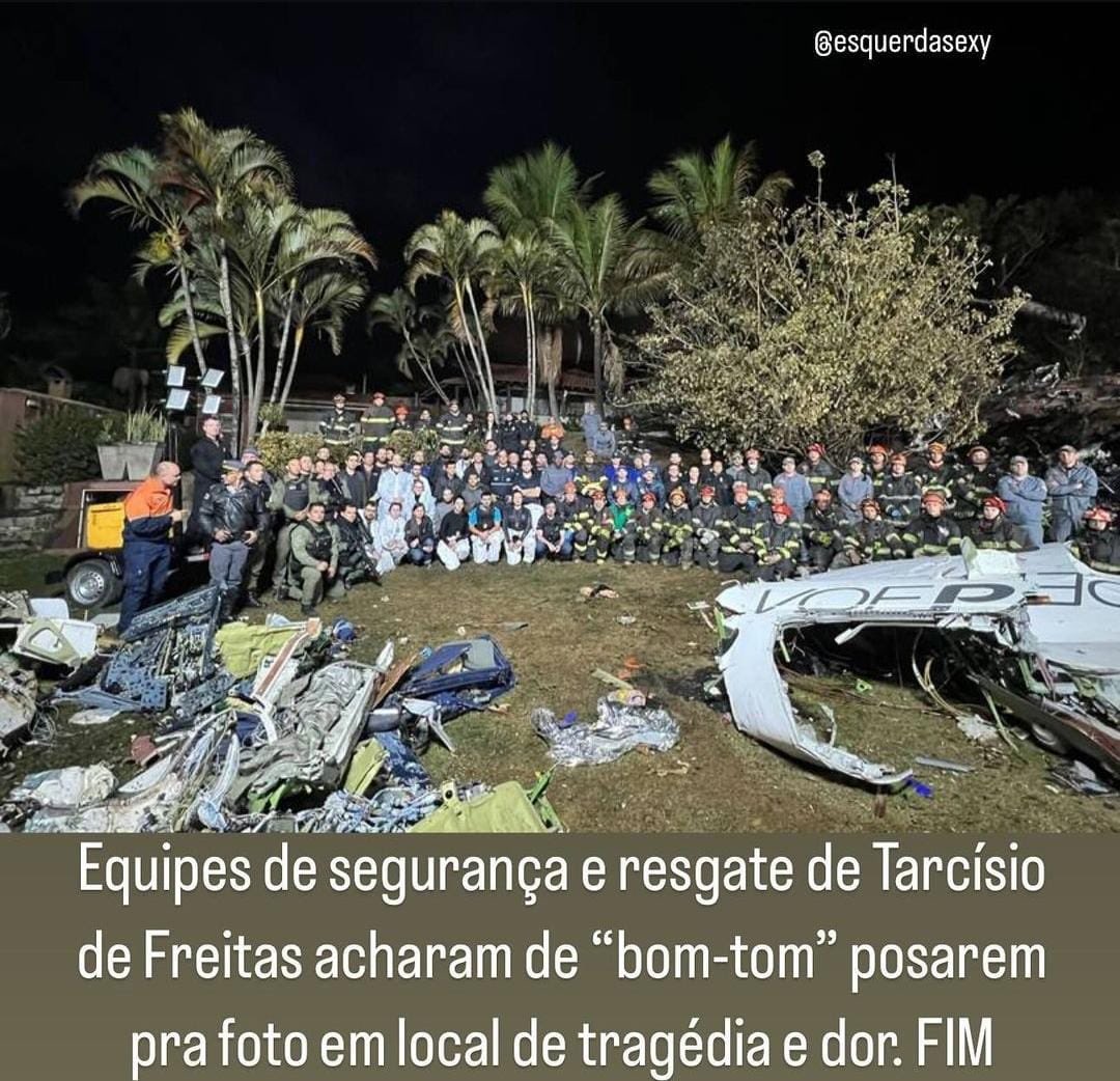 Eis a sociedade do espetáculo denunciada por Guy Debord. Depois do sujeito que fez selfie em Auschwitz (sim, existe), a equipe do governo de SP vence a disputa do troféu da pós modernidade. Faltou o V da vitória. Ou alguém com o polegar para cima. Bom, se procurar bem…