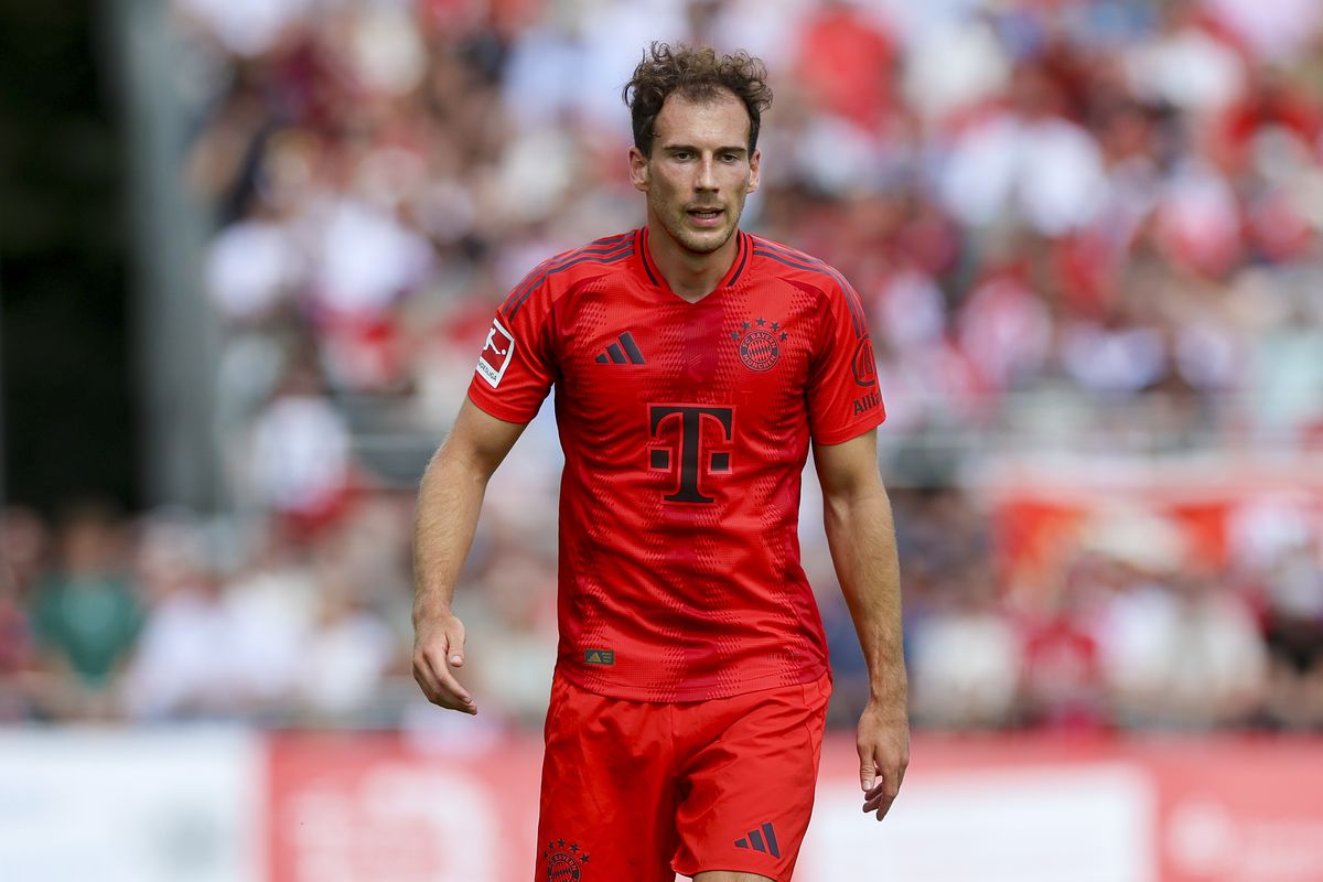 iMiaSanMia's tweet photo. Leon Goretzka has been aware of his limited role in the coming season for 8 weeks, but the midfielder believes he can take on the competition and prevail. Last summer there were also discussions over Goretzka, but in the end he was in the starting lineup on the first matchday. As of now, he hasn't shown any intention to leave. Bayern will not force him out, but Goretzka was transparently and honestly informed of the club's assessment. It is now up to the player to decide whether he wants to move, especially since he wants to be called up to the national team again. Financially, however, it will be tough for him to get a contract at another club as big as the one he currently has at Bayern [@kicker]
