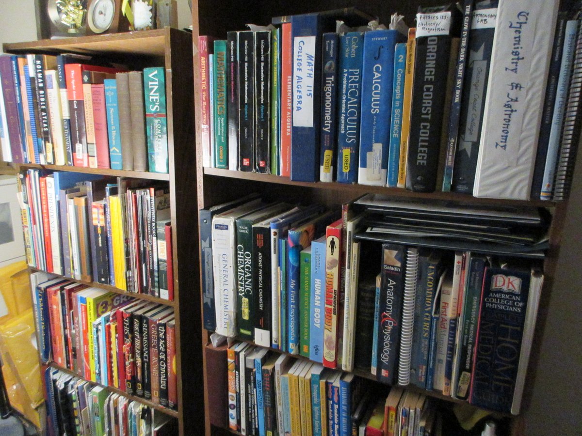 KenslowMatthew's tweet photo. Thankful to have my home library all organized by subject...Finally got around to it after 6 years living in this apartment ;)

#books #book #bibliophile #library #homelibrary #homelibrarydesign #math #textbook #Christianity #churchhistory #BibleStudyBooks #sciencebooks #historybooks #history