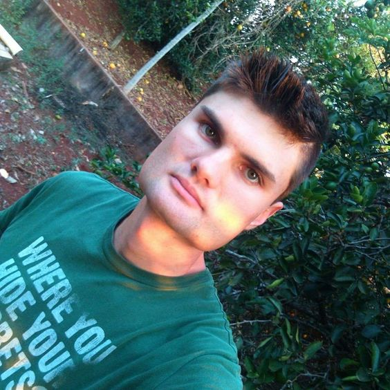 Az önce kuzenim fotoğraf attı, robsik hastalığına yakalanmış ve tek tedavinin Roblox'un denetleme yapıp, içindeki pedoları banlaması olduğunu söyledi. 

LÜTFEN BU MESAJI ROBLOX YETKİLİLERİNE ULAŞTIRIN!

#saveroblox