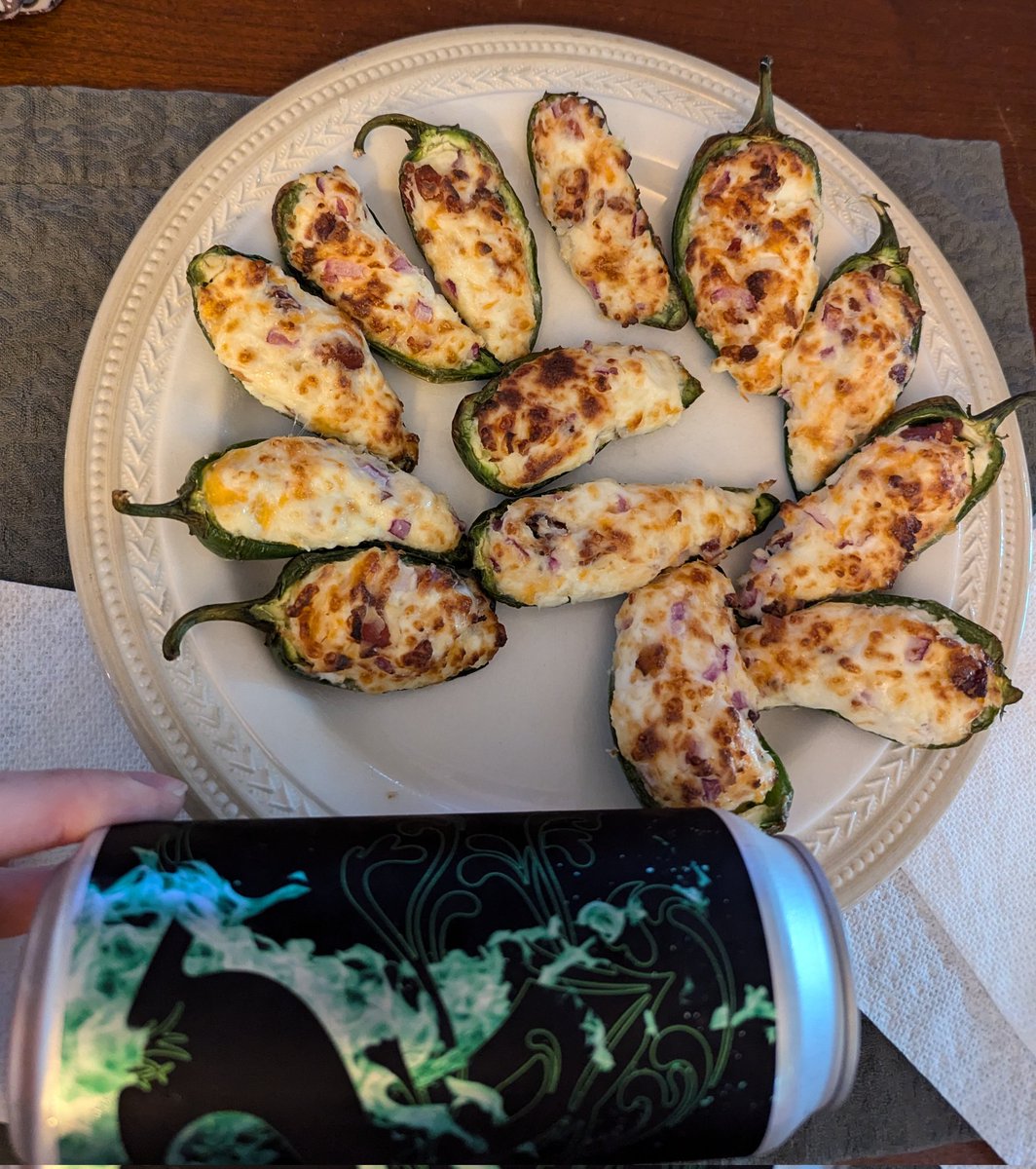 ASFreed's tweet image. Jalapenos &amp;amp; Very Jalageeeno @TreeHouseBrewCo #CraftBeer #CraftCans #ProperGlassware @badhopper @ManvsAle @RealBMaxwell @madrivertoaster @juggbigt @Just4BeerLovers @david_fuz @timmytckr @JonMontag @MartynMcIntosh @lMinglewoodl @SMem1971 @cellmavin @Fiocho @JohanBBT @amethyst_heels