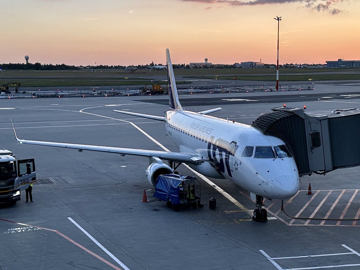 TodaysFlight's tweet photo. Another #EMB175 for the last leg of this trip. Again no C class passengers en route to Berlin. Arrival with a slight delay. Yet big enough to miss my train. 
#WAW #BER #LO391 #Embraer #avgeek https://t.co/UlBYZjJAlX