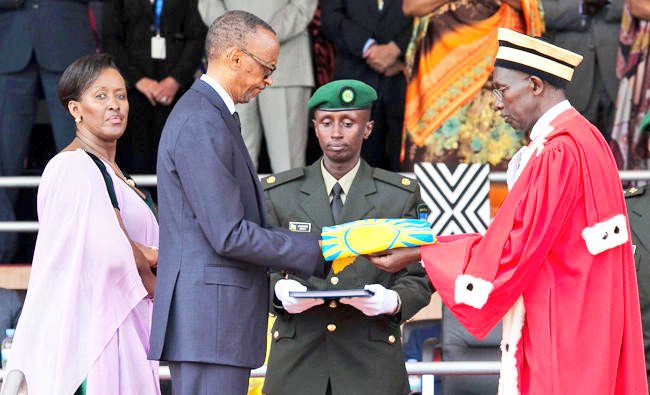 WaakoTonny1's tweet photo. President @PaulKagame has been sworn in for a fourth term as @RwandaGov president after winning 99 percent of the votes in last month's election.
@UrugwiroVillage @NewTimesRwanda 
@FirstLadyRwanda @rbarwanda 
#LingOrm 
#News247Ug 
@News247Ug 
@DanielLutaaya 
#Picturecourtesy 📸📸 https://t.co/nXTpTWZeLT