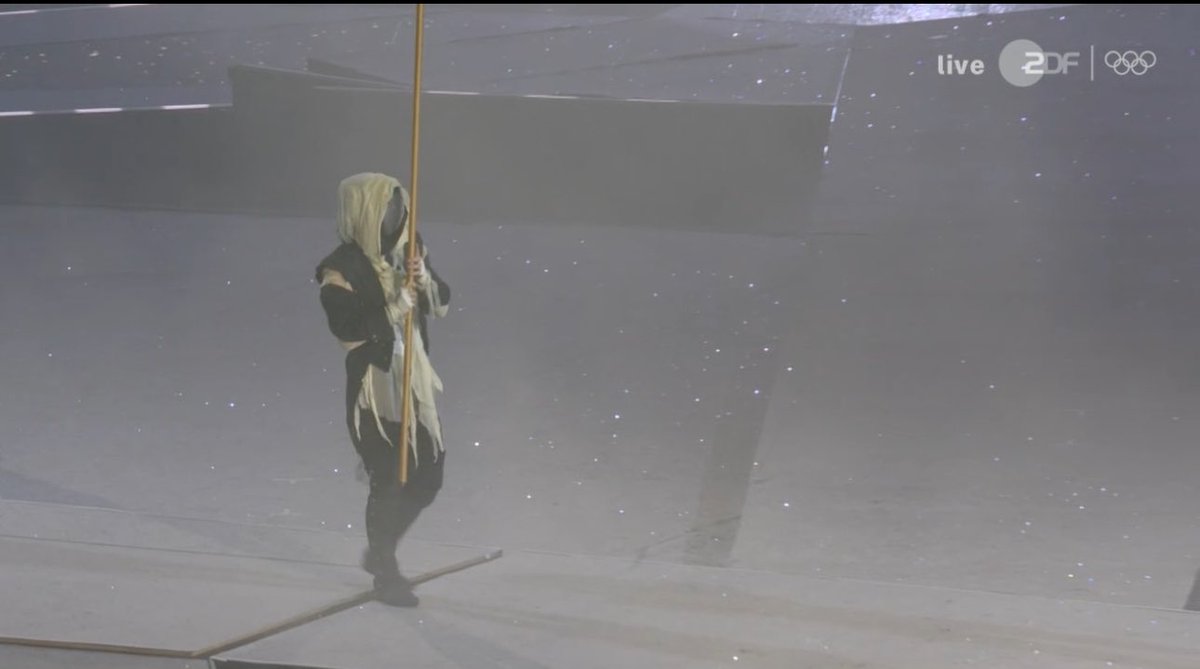 Claudi_PS's tweet photo. Glad to have her/him back… probably a Parcours runner?
#ClosingCeremony https://t.co/r1LSqficBw