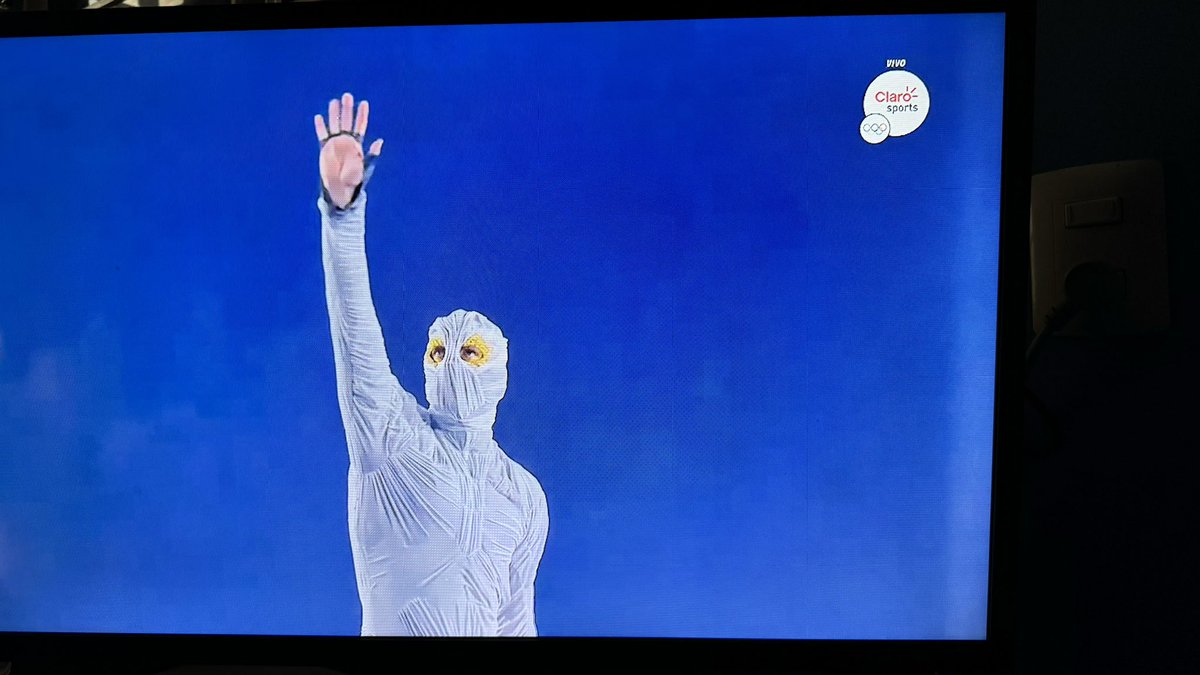 Grmeeeen's tweet photo. Que hace el místico en la Clausura de las Olimpiadas??? #Olympic2024 https://t.co/TISUtPgVnb