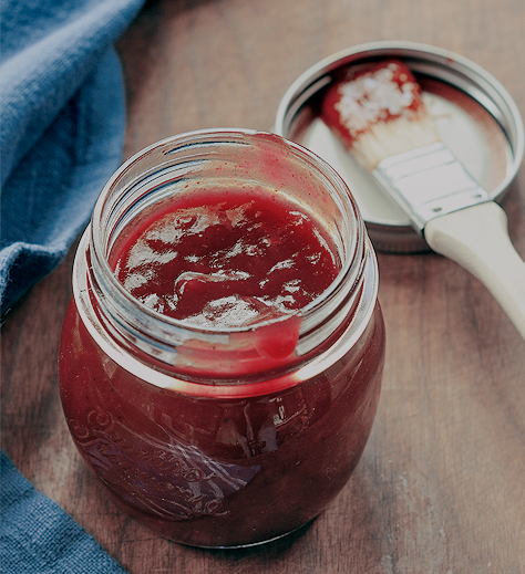 petalodeoro's tweet photo. —Está en el #asadomingo... ¡Y ha traído su salsa de tomate!—. https://t.co/cVTF7R0p5l