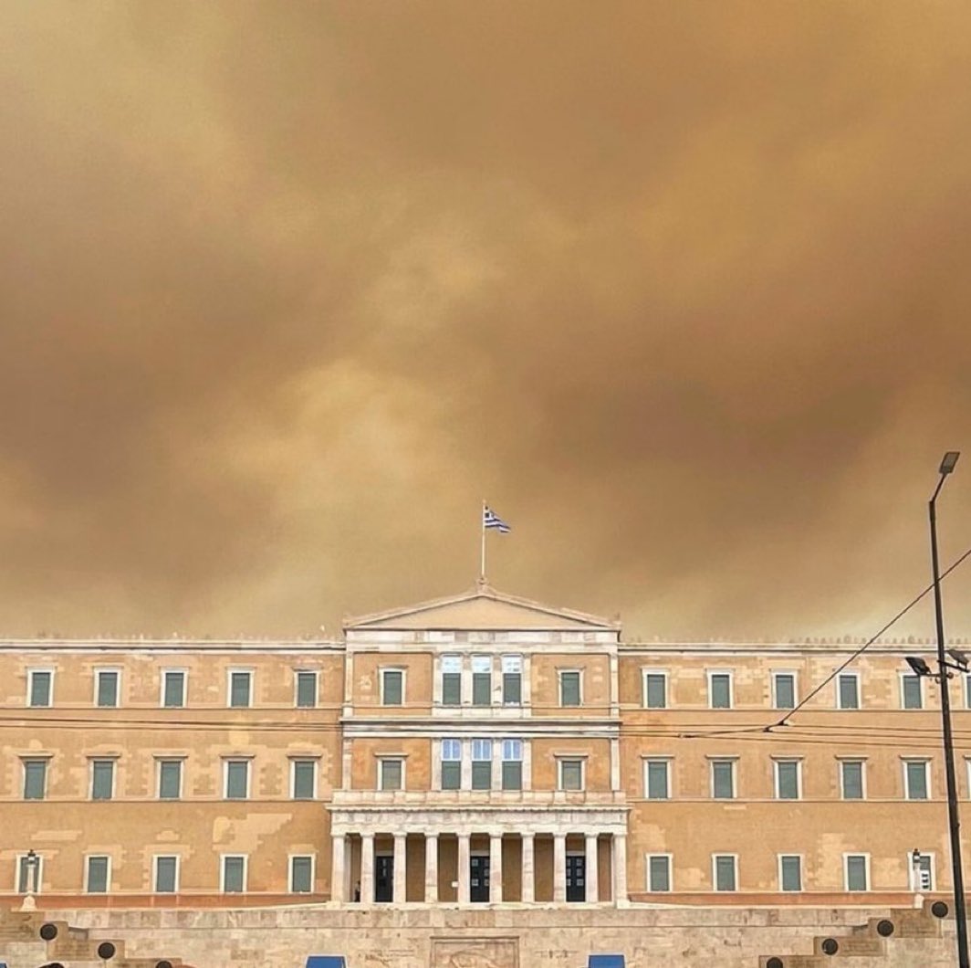 chrisand77's tweet photo. Τι ειρωνεία!!
Δύο εικόνες, την ίδια ημέρα, μια Ελλάδα που σε γεμίζει θλίψη και μια Ελλάδα που ακούγεται σε ολόκληρο τον κόσμο.
Περηφάνια και απογοήτευση.
#Τελετη_Ληξης
#Paris2024
#φωτιά https://t.co/jYxKC1Exrx