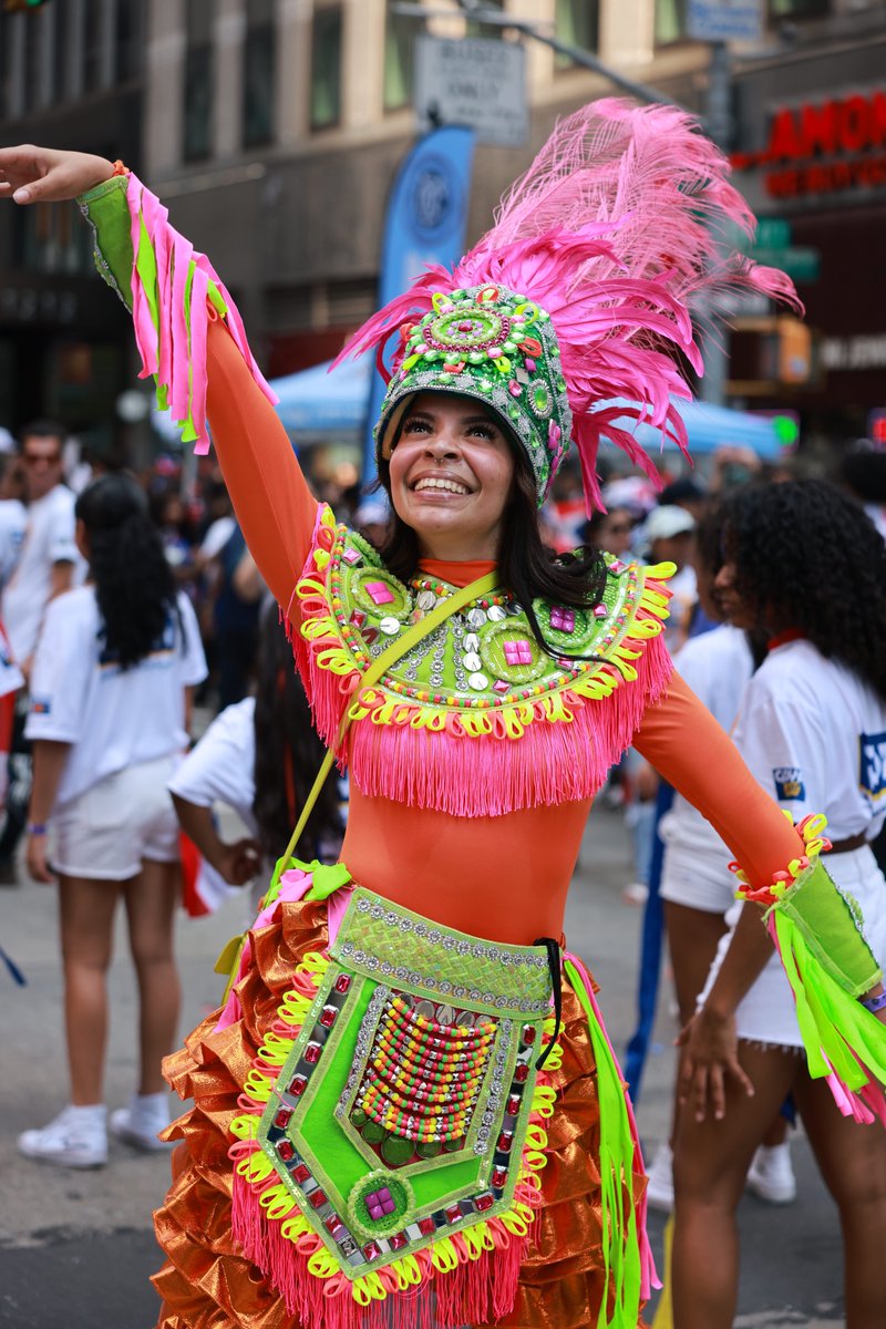 SonoVisuals's tweet photo. I photographed the Dominican Day Parade in 6th Ave today. https://t.co/vvSRpQ8iT0