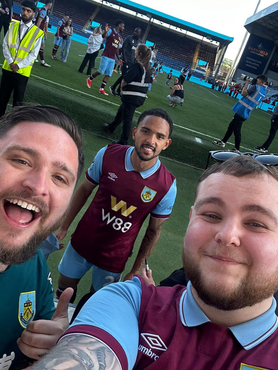 Fadetofoote's tweet image. I haven’t spoke much about it…but I made my @BurnleyOfficial pilgrimage from the 🇺🇸 after following the club for several years. We lost to Forest at the Turf. VK’s last match. Our relegation sealed. I loved the town, l pies, football, and especially the people. #twitterclarets