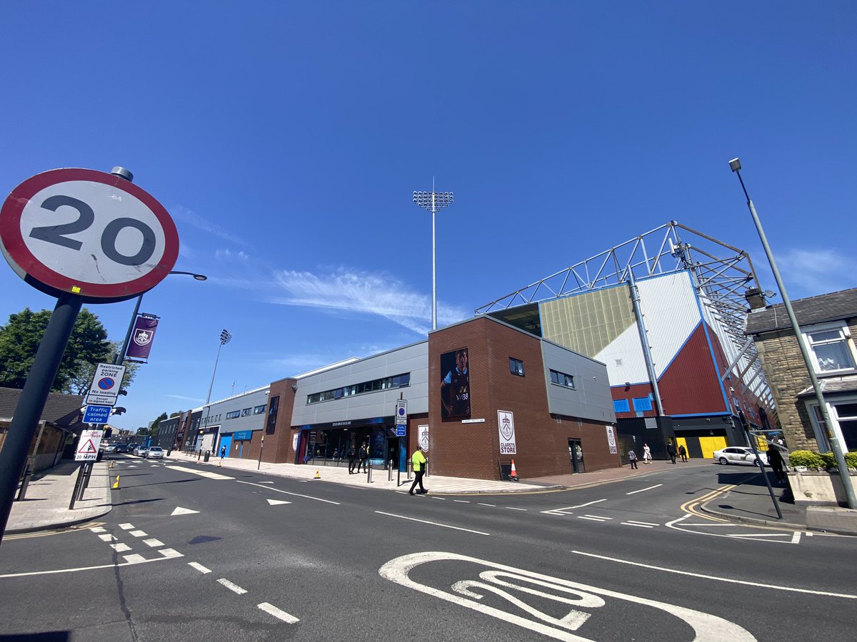 Fadetofoote's tweet image. I haven’t spoke much about it…but I made my @BurnleyOfficial pilgrimage from the 🇺🇸 after following the club for several years. We lost to Forest at the Turf. VK’s last match. Our relegation sealed. I loved the town, l pies, football, and especially the people. #twitterclarets