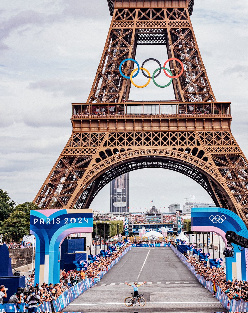 alvarovera13's tweet photo. Me quedo con estas imágenes de los #Olympics2024Paris #aurevoirparísrtve https://t.co/JqMihVxv0d