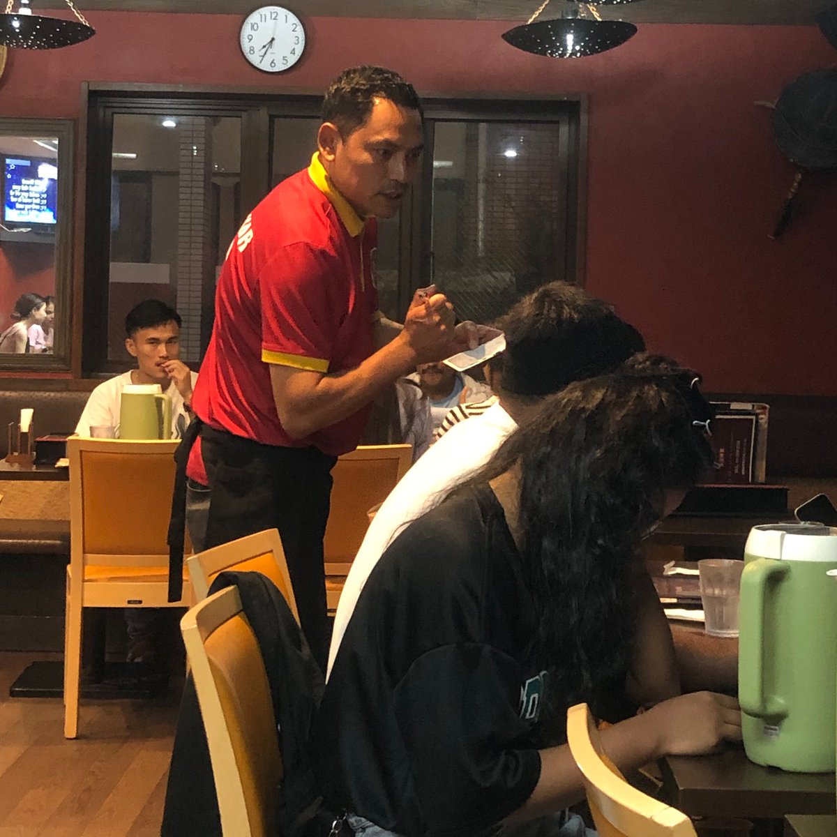 329Iwamoto's tweet photo. ・

〈 ナングロガル 〉で

〈 タカリカナセット 〉ば

ネパールカレー

マトンばチョイス

パニプリ、ミックスモモば発注

バリうま　(b'3`*)

#ナングロガル #カレー #福岡

・ https://t.co/oHVQLpCR6f