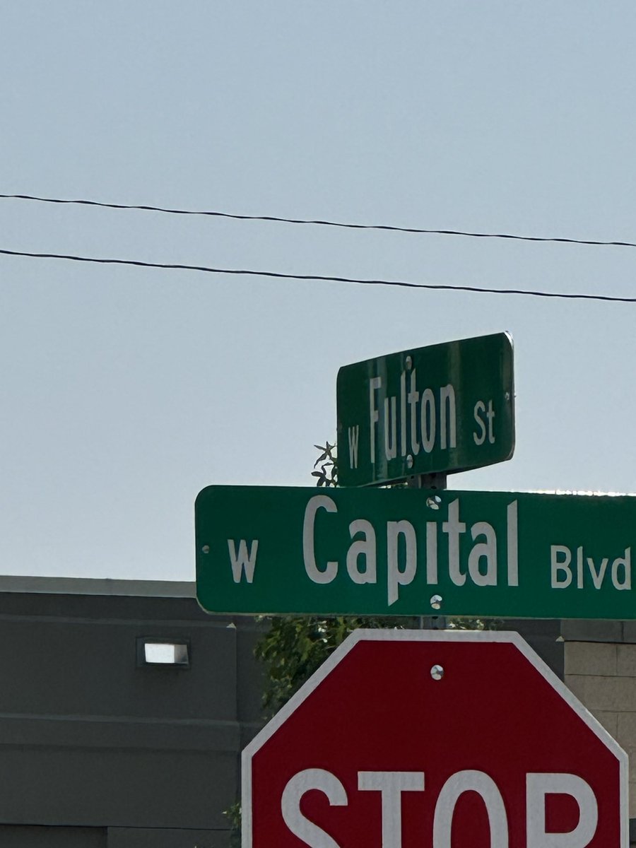 mthoodfan's tweet photo. Hey @achdidaho — you might want to spell our street names in the great @CityOfBoise correctly on the road signs! 🤔 https://t.co/aJ8q00S1sN