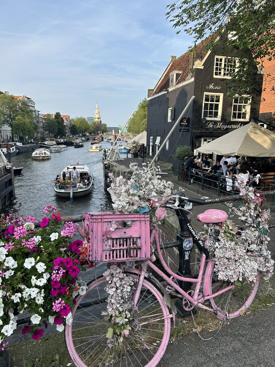 OTmoni's tweet photo. Amsterdam &amp; @IASPpain 
Cheers to a great international congress on pain, awesome burgers and amazing views!📸🇳🇱
#wc2024 #Amsterdam https://t.co/sSiA4NMm5U