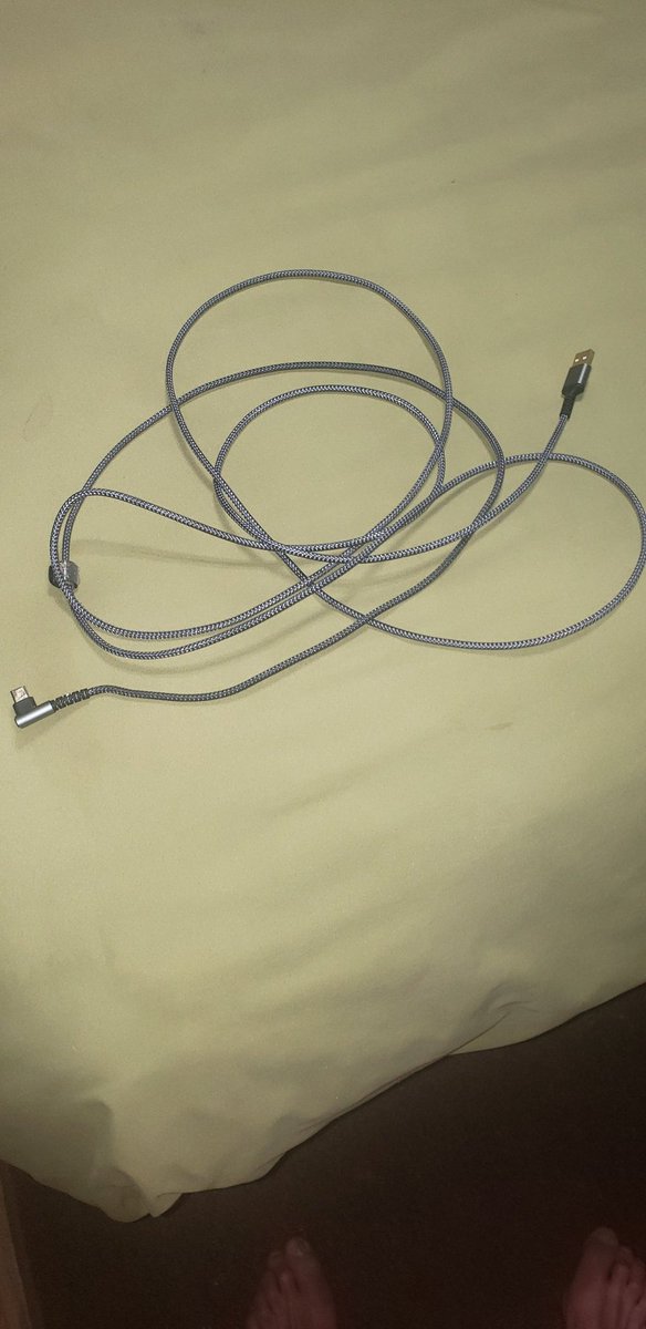 ralsmack's tweet photo. Another @Amazon special, dead cables within 6 months.
#TotalTrash https://t.co/aN2M1PRy1X