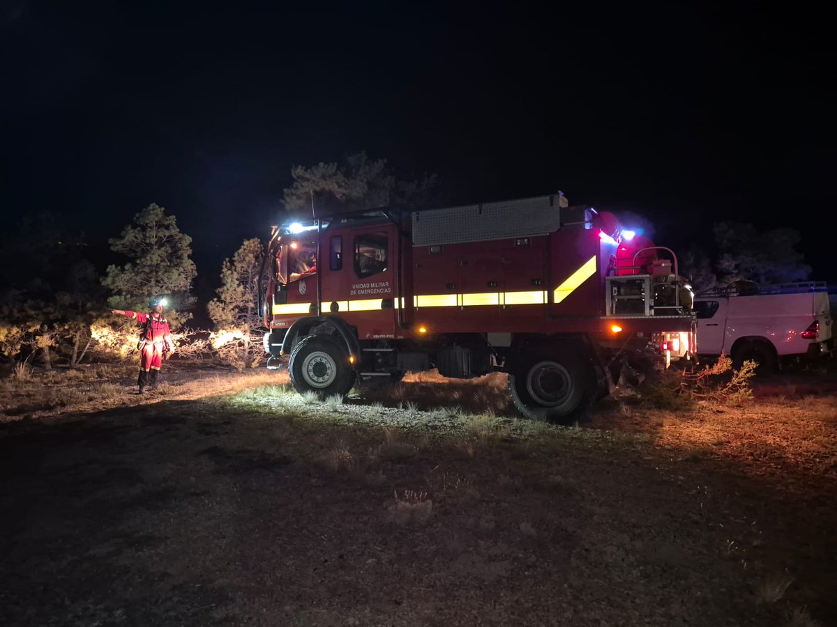 UMEgob's tweet image. Durante la noche, un pelotón del #BIEM4 realizará labores de ataque directo al fuego en cabeza-flanco Izquierdo mientras el segundo pelotón efectuará el ataque en cola-flanco derecho en colaboración con el resto de efectivos desplegados en #IFCorbalán