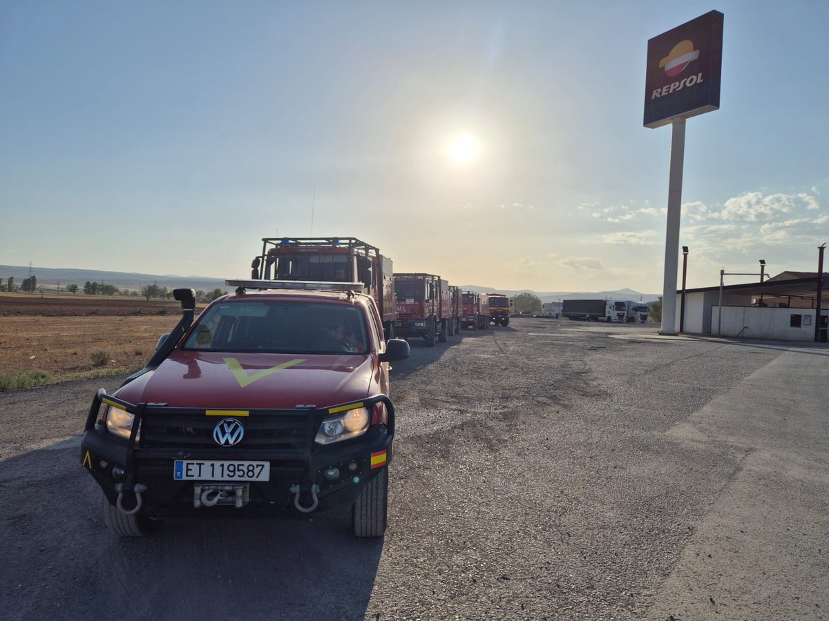 UMEgob's tweet image. Durante la noche, un pelotón del #BIEM4 realizará labores de ataque directo al fuego en cabeza-flanco Izquierdo mientras el segundo pelotón efectuará el ataque en cola-flanco derecho en colaboración con el resto de efectivos desplegados en #IFCorbalán