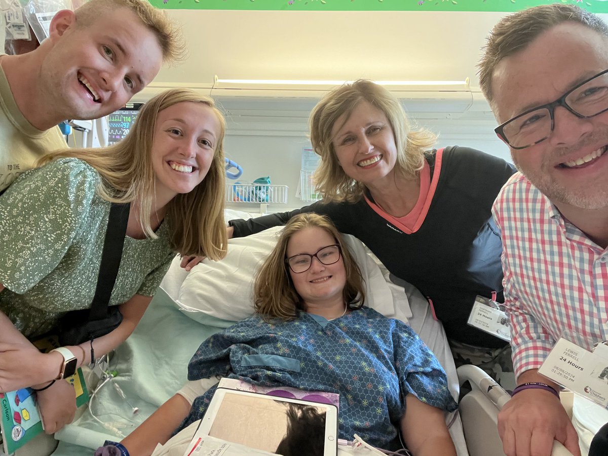 Lamarpastor's tweet photo. Elley is doing better after surgery !! Thanks for your prayers.. She is trying to eat a bagel .. Keep up the prayers!! #elleysHope https://t.co/eBqJySpjDx