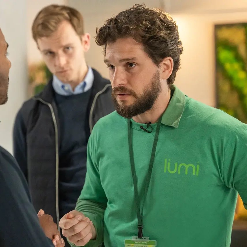 Writer and director Mickey Down on working with Kit Harington on ‘INDUSTRY’ season 3:

“He joked with us that in 10 years of ‘GAME OF THRONES,’ he wasn’t allowed to make a single joke. He was like, ‘I’m a funny person, can I please make a joke?’”

(filmupdates.net/2024/08/11/int…)