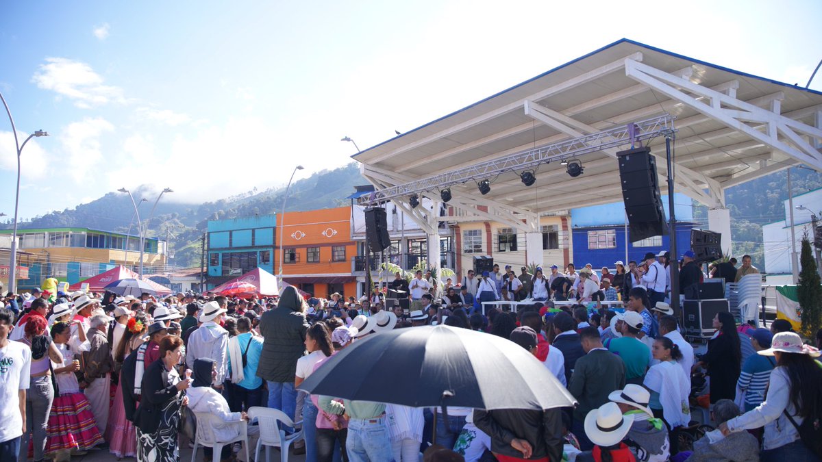 OscarBarretoTol's tweet image. Siempre estaremos muy agradecidos con la comunidad de #SantaIsabel, que hoy nos recibe para compartir sus festividades, de las cuales resaltamos la participación de las nuevas generaciones de santaisabelitas en el Primer Concurso de Catación, organizado por la @gobertolima