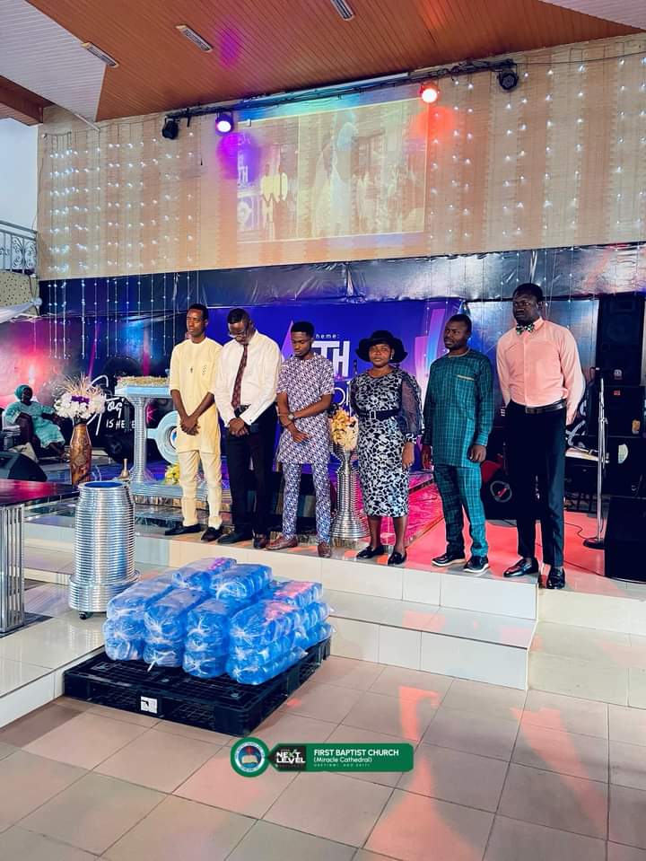 OSBAYO_94's tweet photo. A new chapter in our @fbcadoekiti business portfolios.  With the issuance of our NAFDAC number, we commenced production and sales today in our pure water factory. We are excited to enter the market to quench the thirst of the world around us. 

Cheers to this new journey! 🥳🎉 https://t.co/rkTOwrpBze