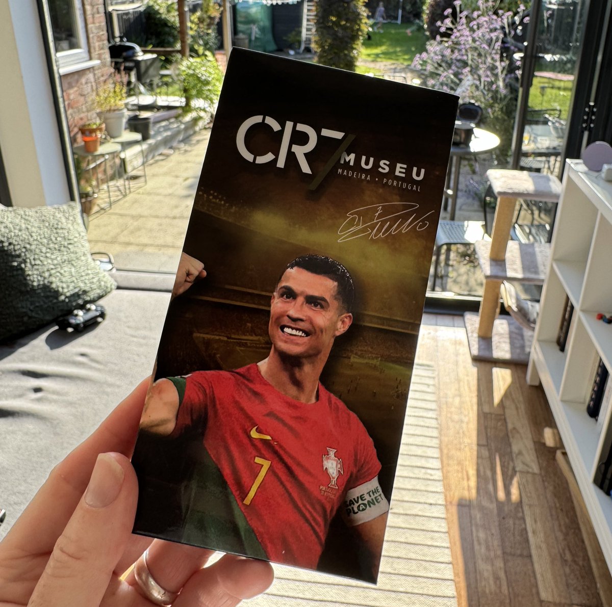 Simon Binns tweet media