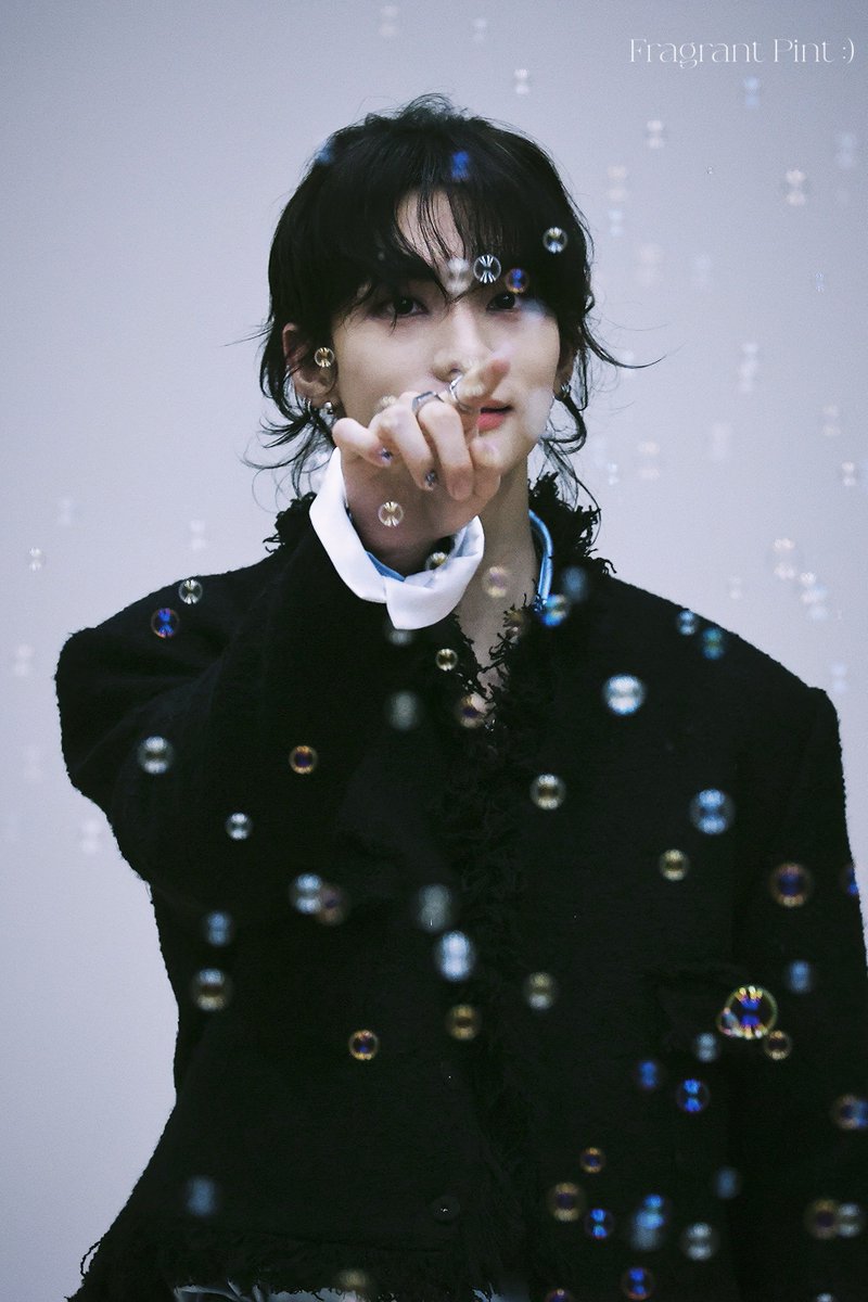 240810
🫧

#straykids #Hyunjin #黃鉉辰  
#스트레이키즈 #현진