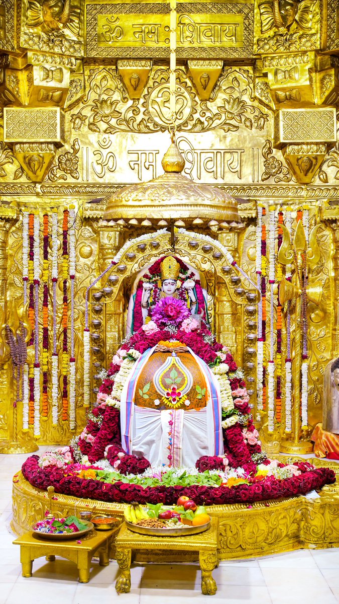 12Jyotirling's tweet photo. श्री सोमनाथ ज्योतिर्लिंग जी के आज के  मंगला शृंगार आरती दिव्य दर्शन 12.08.2024 https://t.co/y7nWF1KfBp