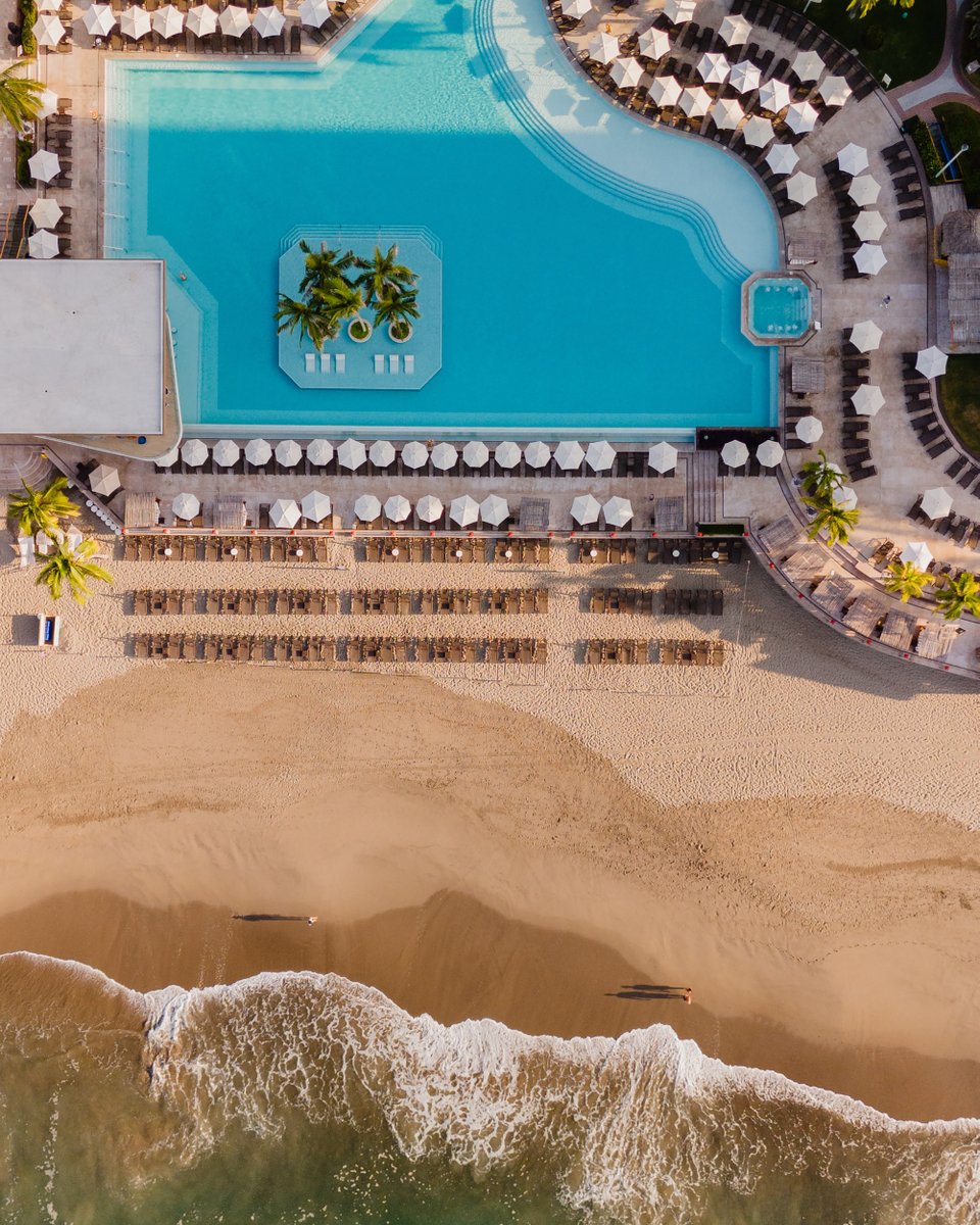 marriottpv's tweet photo. Escápate al paraíso donde la relajación se encuentra con la brisa del mar. Sumérgete en la felicidad en tus próximas vacaciones frente a la playa 🌴
https://t.co/VyHKTCgiio https://t.co/fETB1TBvBp