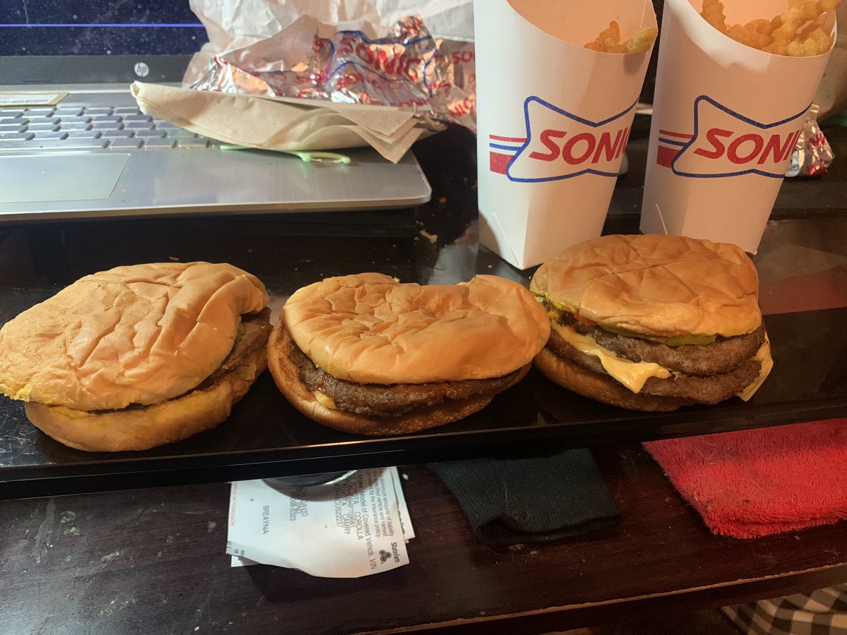 TechRecruiter19's tweet photo. @sonicdrivein 
Same order must be short of Pattie's since only one was a double ke but I paid for all three.  Come on Sonic!! https://t.co/wzCCA3Sb6n