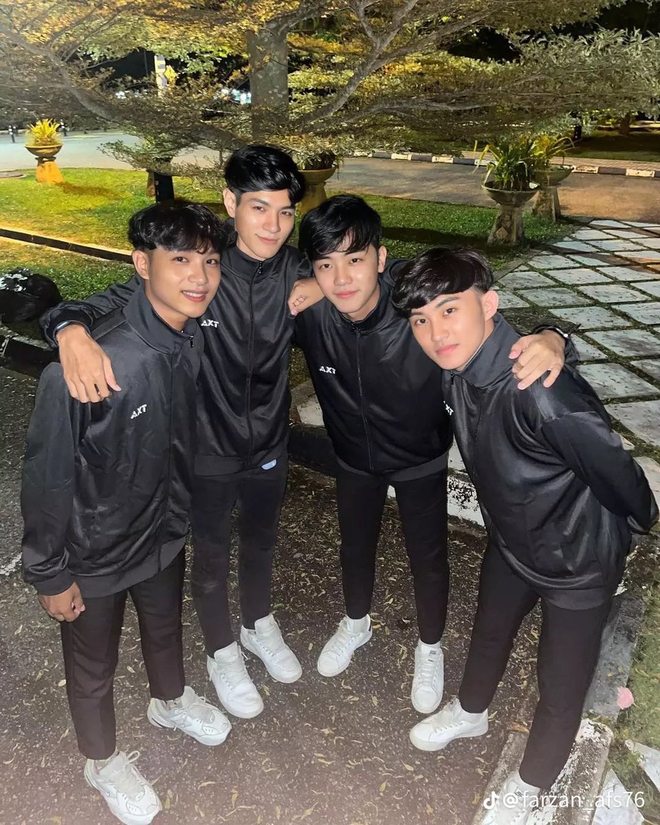 sukkayome_'s tweet photo. 左から順にヘチャン、ジェノ、ジェミン、マークのそっくりさんwwwwwwwwwwwwwww
どこかしら似てんの死ぬがなwwwwwwwwww https://t.co/oAC0eweN2n