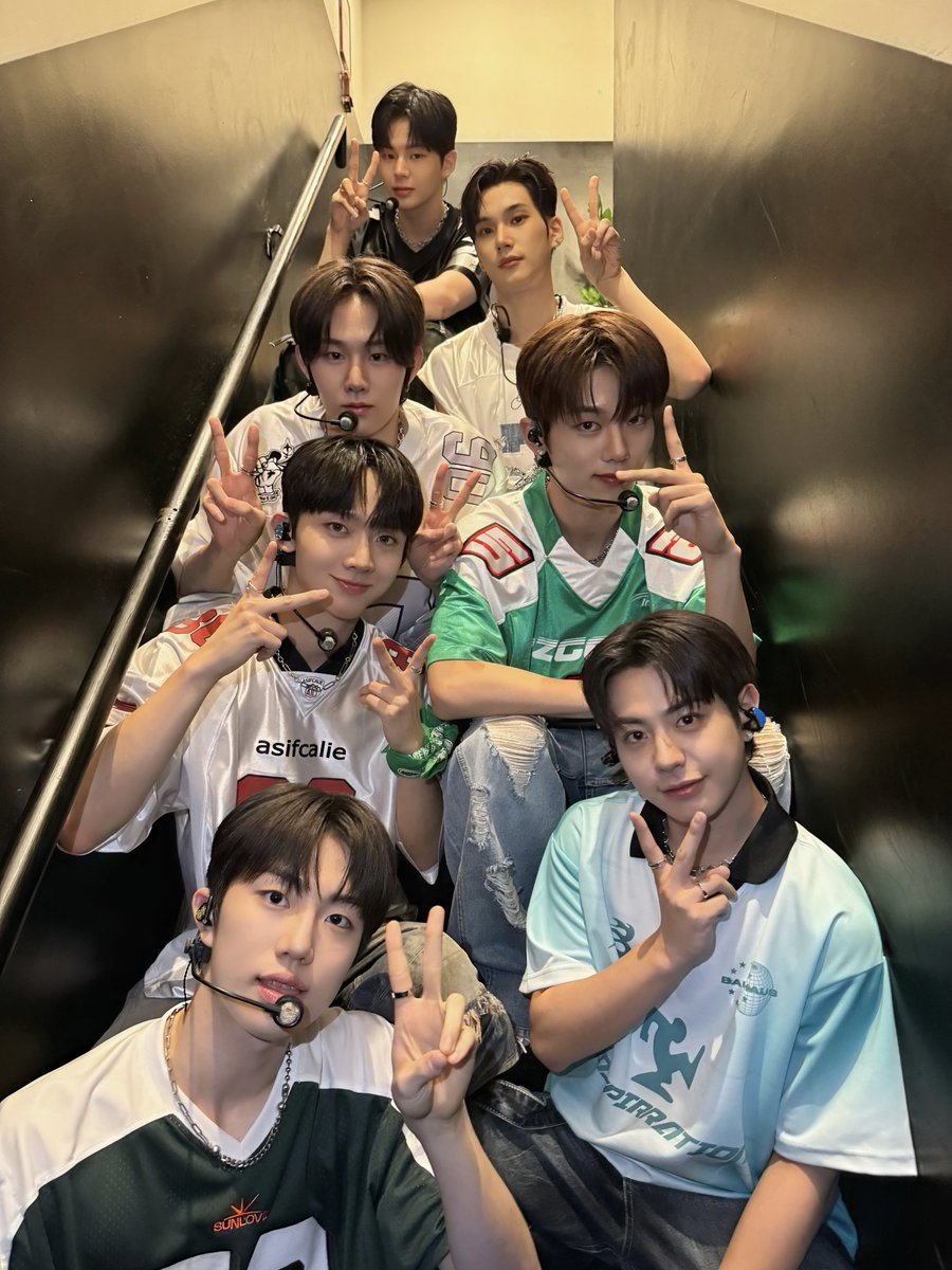 EVNNE_official's tweet photo. [📸]
240811
EVNNE SHOW[K]ASE TOUR IN AMERICAS ‘RIDE WITH EVNNE’ AT NEW YORK

이븐이들을 닮은 에너지 가득 엔브들 🖤
이븐엔브 같이 만들어가는 무대는 언제나 💯

#EVNNE #이븐
#EVNNEinNorthAmerica 
#RIDE_WITH_EVNNE_TOUR https://t.co/kq5J30e2l7