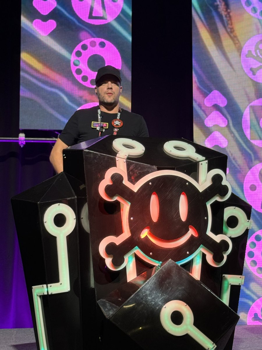 sɹǝɥʇɐǝɟʞɔɐןq tweet media