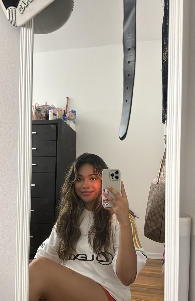 Sashaqueue's tweet image. I finally got my @100Thieves jersey ! 

Wish @100T_VAL would’ve made it to champs 💔