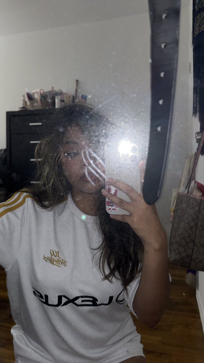 Sashaqueue's tweet image. I finally got my @100Thieves jersey ! 

Wish @100T_VAL would’ve made it to champs 💔