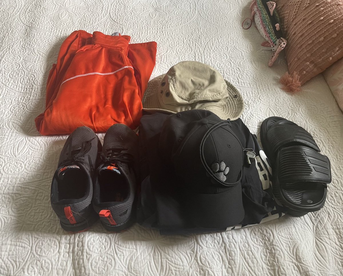 CoachFreier's tweet image. ⁦⁦@FHS_tigersfb⁩ Coaches get #Day1 fired up as well!  Packing my bags for kick-off tomorrow. Off-season surge #commit2prepare workout at 5bells with ⁦@jmfreier9⁩ and then it is off to 8:30 coaches meeting!  #FiredUp #SCAR