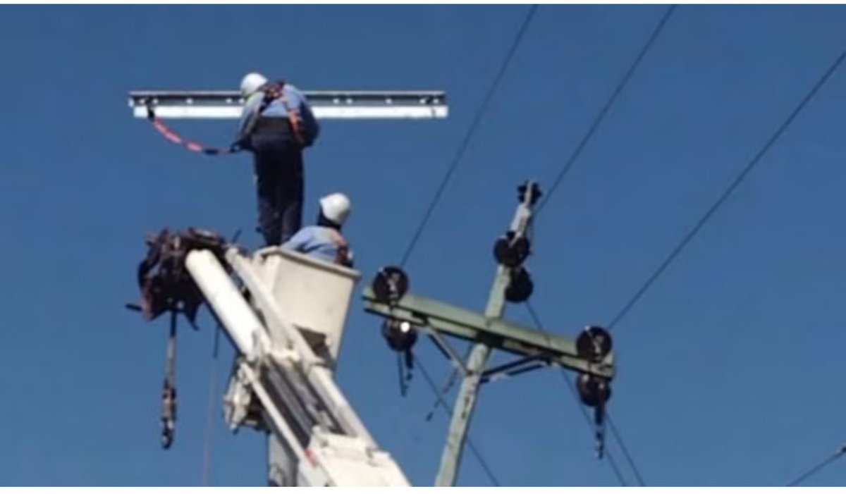 En muchas ciudades del país se hace anualmente el #diasincarro #diasinmoto y en la región Caribe se ha vuelto costumbre #Eldiasinluz , es decir, sin energía eléctrica ⚡️ 
Que horror, siguen subiendo las tarifas, a pesar que en los embalses sigue lloviendo.
No hay derecho!!