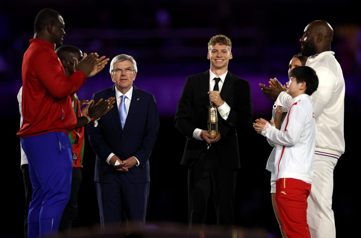 Mijaín Lopez, el Gigante de Herradura, nuevamente haciendo historia en #Paris2024.

Esta vez, en representación del continente latinoamericano y de #Cuba 🇨🇺, estuvo presente en la ceremonia de clausura de la 33 edición de los Juegos Olímpicos.

¡Cuánto orgullo!

#CubaInspira