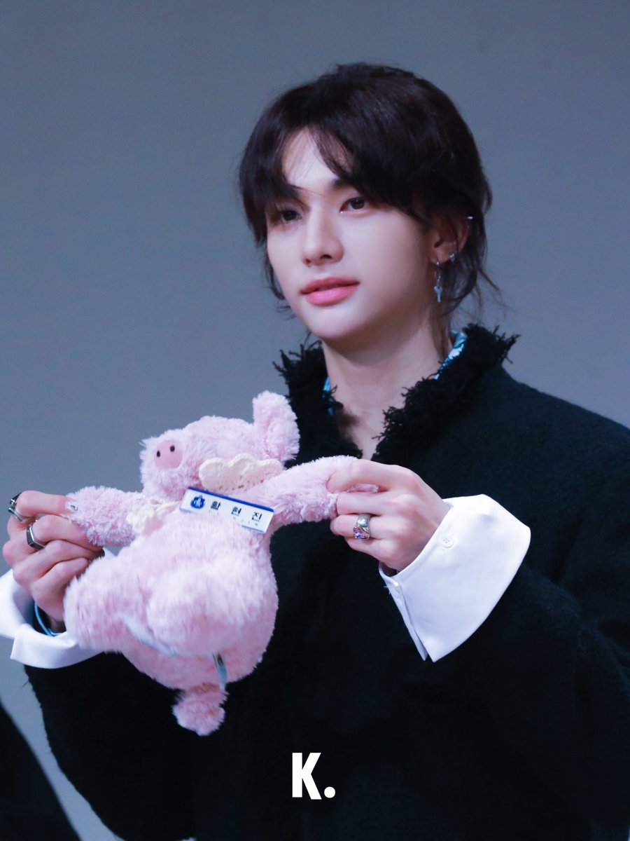 katitikk_'s tweet photo. 240810 Soundwave fansign

🐽 ²

#Straykids #Hyunjin #현진 #스트레스이키즈 #ヒュンジン https://t.co/HhOHRyfHZZ